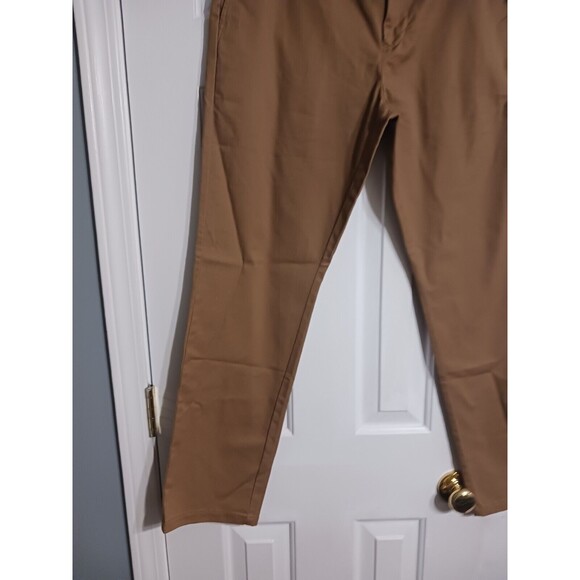 NWT Men's Old Navy Ultimate Slim Built In Flex Chino Pants Size 34x30 Caramel - Picture 4 of 8